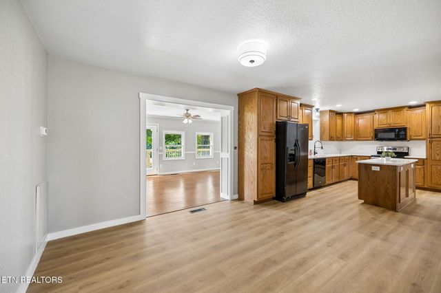 1509 Ted Davis Rd, Crossville, TN 38572