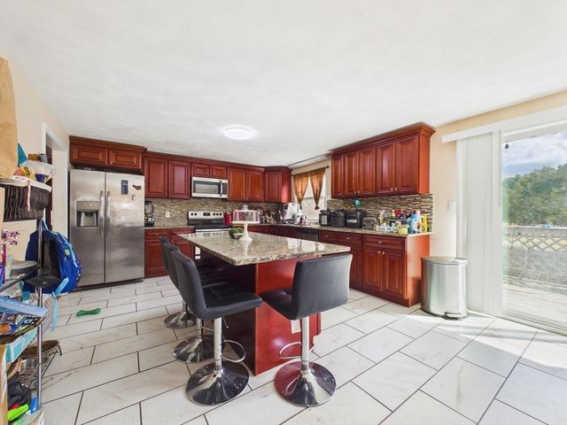 849 Crane Ave S, Taunton, MA 02780