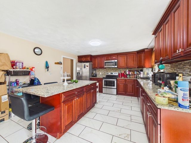 849 Crane Ave S, Taunton, MA 02780