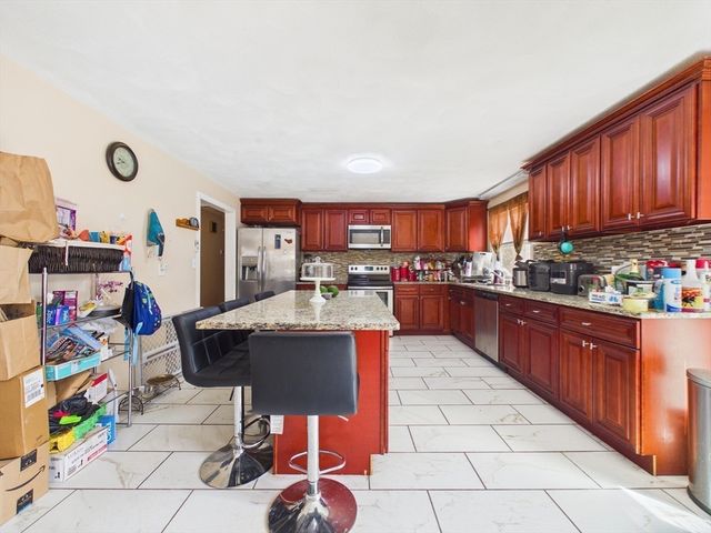 849 Crane Ave S, Taunton, MA 02780