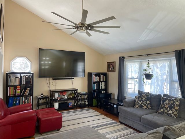 849 Crane Ave S, Taunton, MA 02780