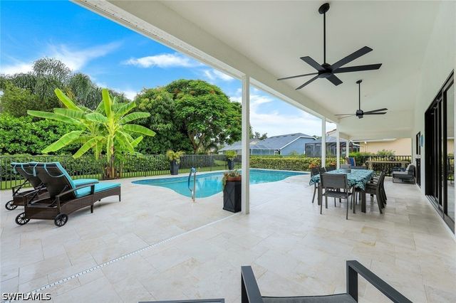 335 Lambton LN, Naples, FL 34104