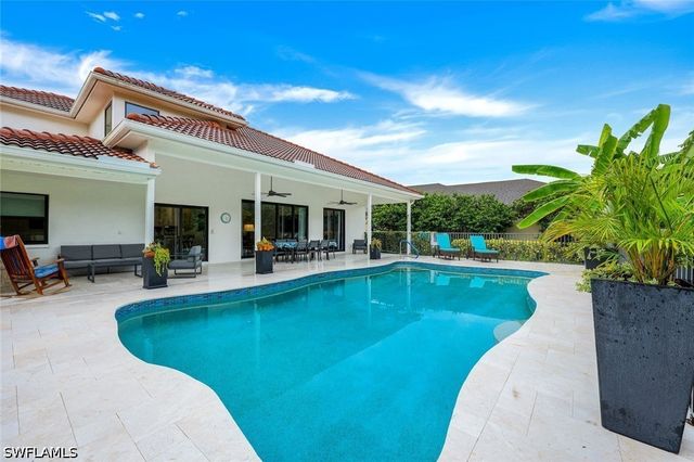 335 Lambton LN, Naples, FL 34104