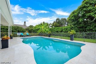335 Lambton LN, Naples, FL 34104