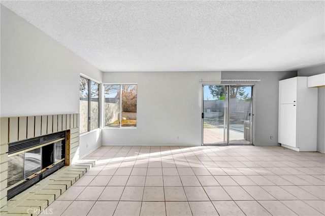 2820 E Avenue S S, Palmdale, CA 93550