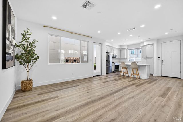 2782 Bella Cir, Santa Rosa, CA 95407