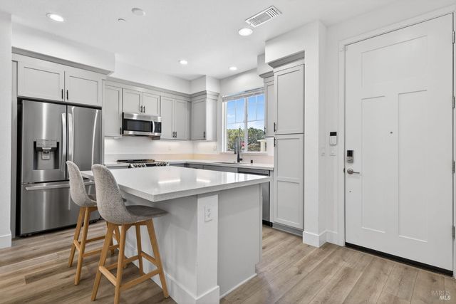 2782 Bella Cir, Santa Rosa, CA 95407