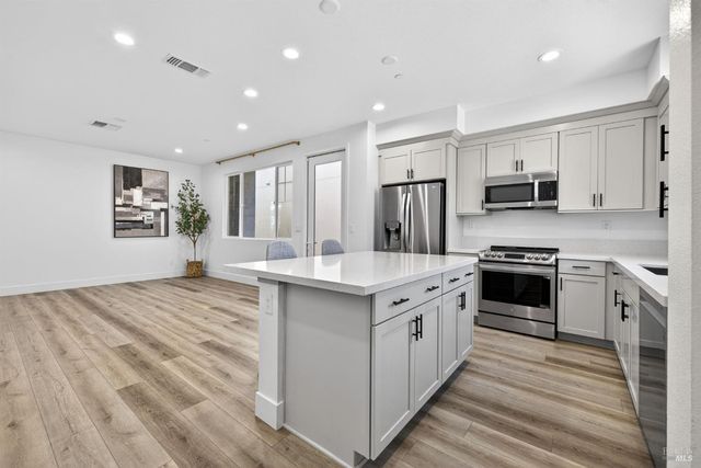 2782 Bella Cir, Santa Rosa, CA 95407