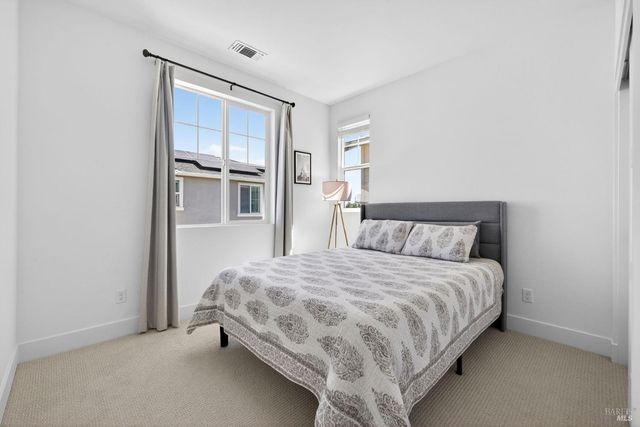 2782 Bella Cir, Santa Rosa, CA 95407