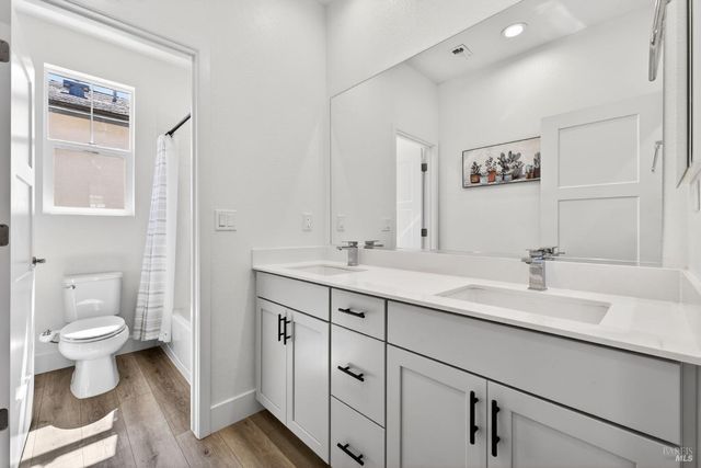 2782 Bella Cir, Santa Rosa, CA 95407