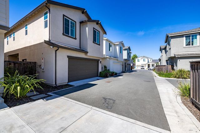 2782 Bella Cir, Santa Rosa, CA 95407