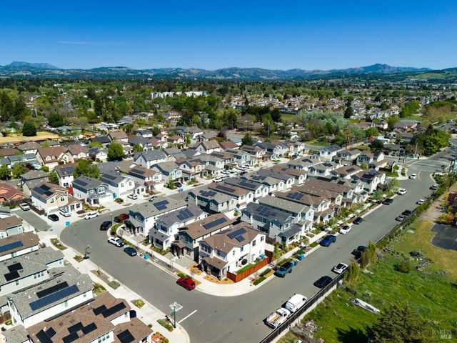2782 Bella Cir, Santa Rosa, CA 95407