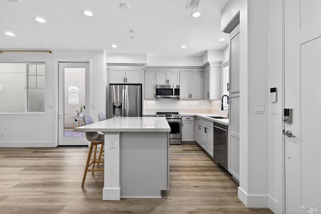 2782 Bella Cir, Santa Rosa, CA 95407