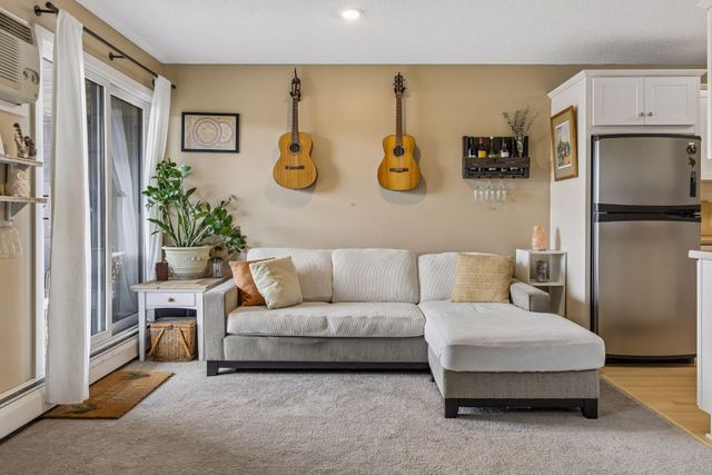 7401 W 101st Street 320, Bloomington, MN 55438