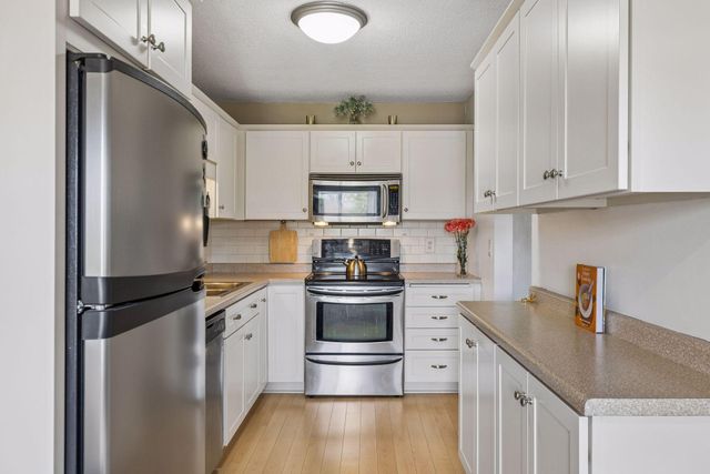 7401 W 101st Street 320, Bloomington, MN 55438