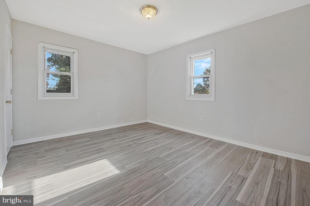 Image 13 of property listing at 7712 FREDERICK RD, Hyattsville, MD 20784