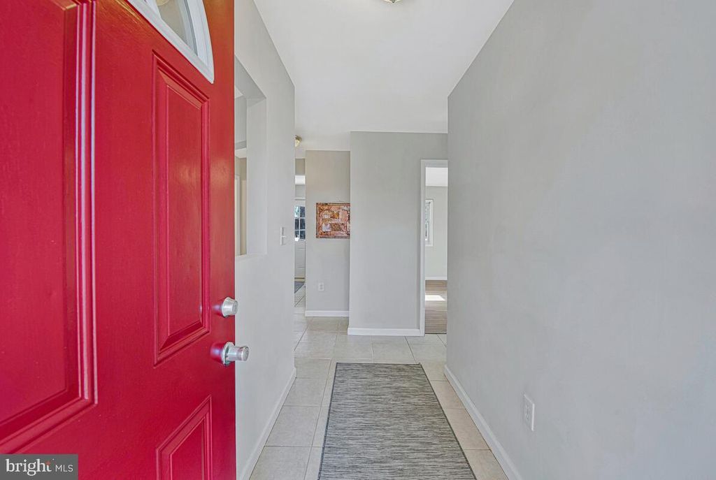 Image 5 of property listing at 7712 FREDERICK RD, Hyattsville, MD 20784