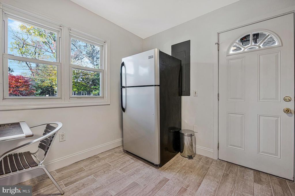 Image 9 of property listing at 7712 FREDERICK RD, Hyattsville, MD 20784