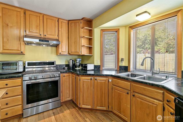 21503 21st Street E, Lake Tapps, WA 98391