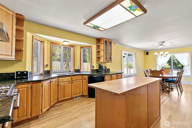 21503 21st Street E, Lake Tapps, WA 98391