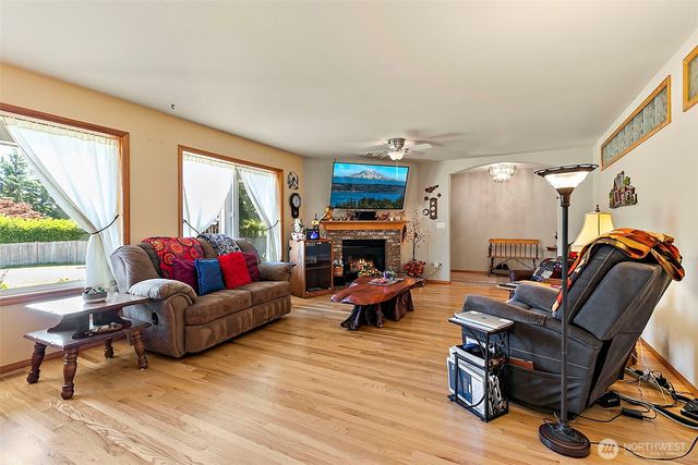 21503 21st Street E, Lake Tapps, WA 98391