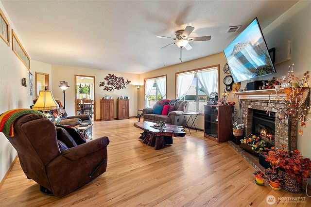 21503 21st Street E, Lake Tapps, WA 98391