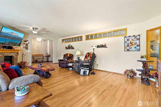 21503 21st Street E, Lake Tapps, WA 98391
