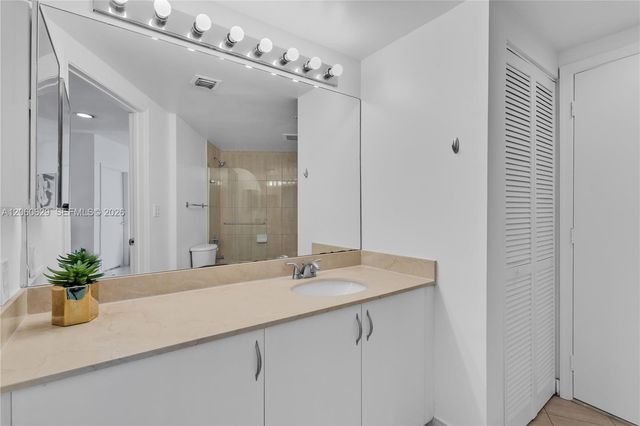 1750 N Bayshore Dr 1602, Miami, FL 33132