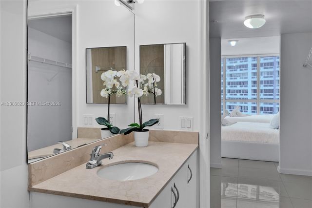 1750 N Bayshore Dr 1602, Miami, FL 33132