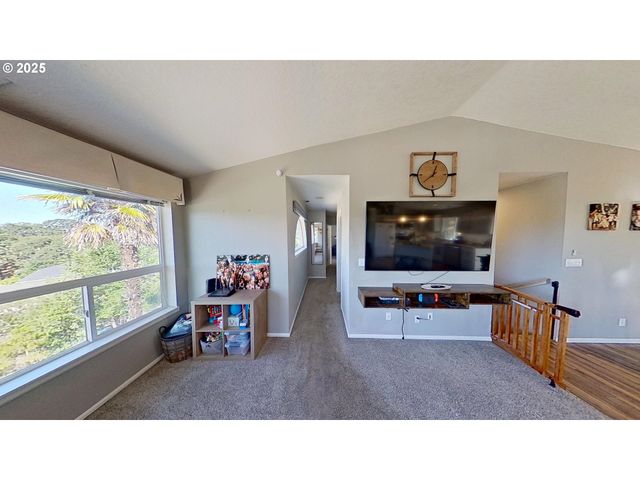 1849 Ne TODD St, Roseburg, OR 97470