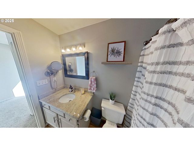 1849 Ne TODD St, Roseburg, OR 97470