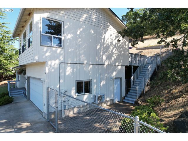 1849 Ne TODD St, Roseburg, OR 97470