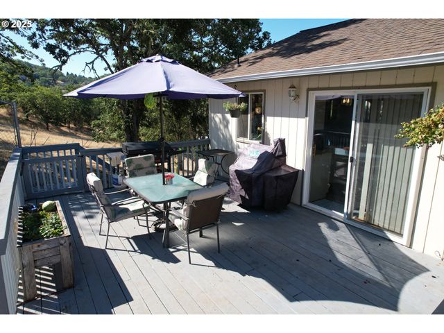 1849 Ne TODD St, Roseburg, OR 97470