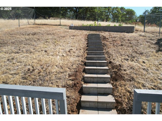 1849 Ne TODD St, Roseburg, OR 97470