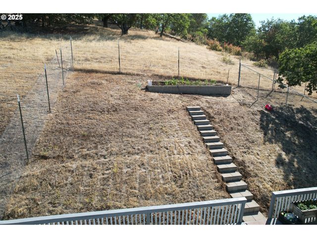 1849 Ne TODD St, Roseburg, OR 97470