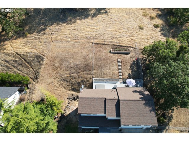 1849 Ne TODD St, Roseburg, OR 97470