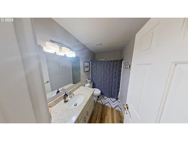 1849 Ne TODD St, Roseburg, OR 97470