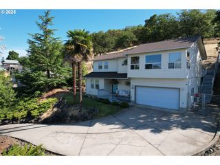 1849 Ne TODD St, Roseburg, OR 97470