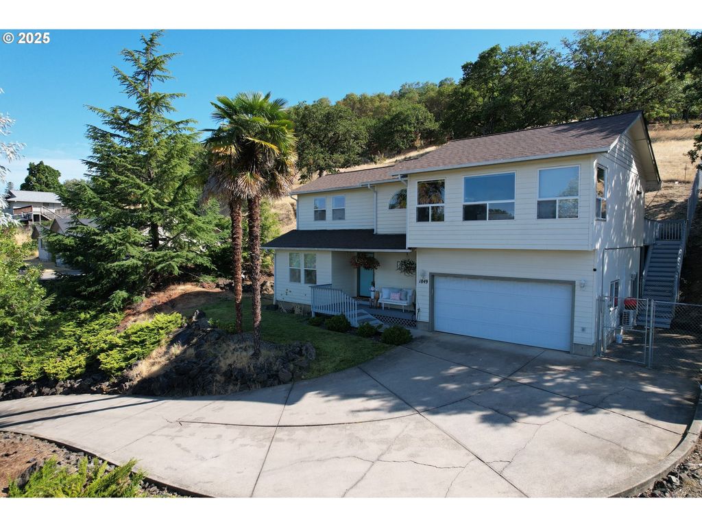 1849 Ne TODD St, Roseburg, OR 97470