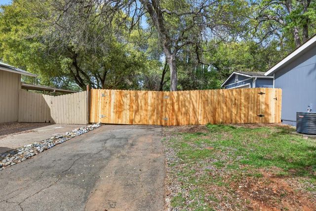 3287 Country Club Dr, Cameron Park, CA 95682