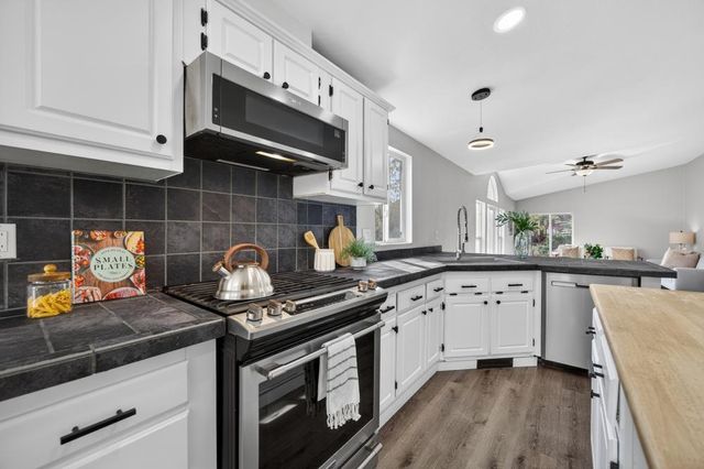 3287 Country Club Dr, Cameron Park, CA 95682