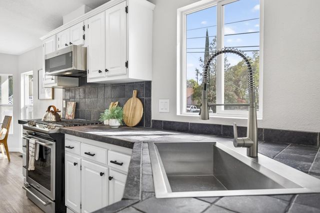 3287 Country Club Dr, Cameron Park, CA 95682