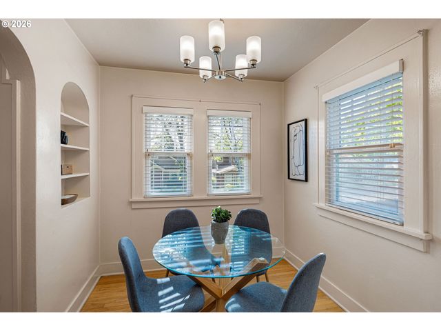 2293 AGATE St, Eugene, OR 97403