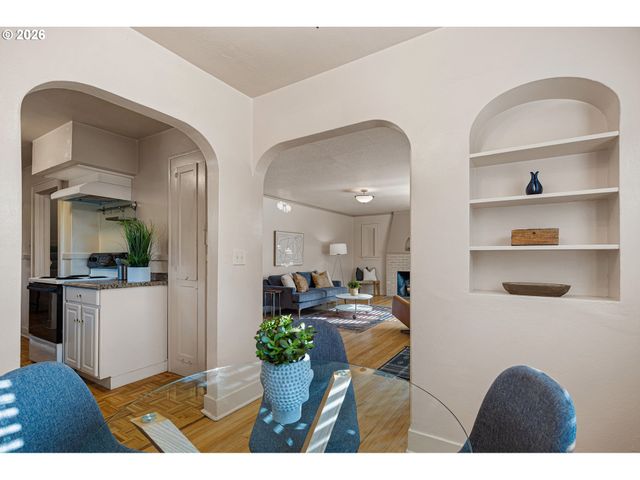 2293 AGATE St, Eugene, OR 97403