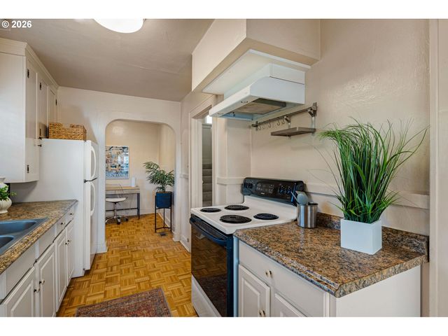 2293 AGATE St, Eugene, OR 97403