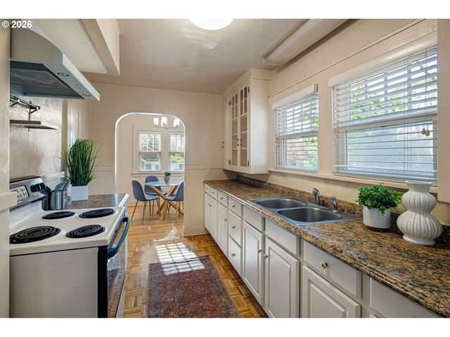 2293 AGATE St, Eugene, OR 97403