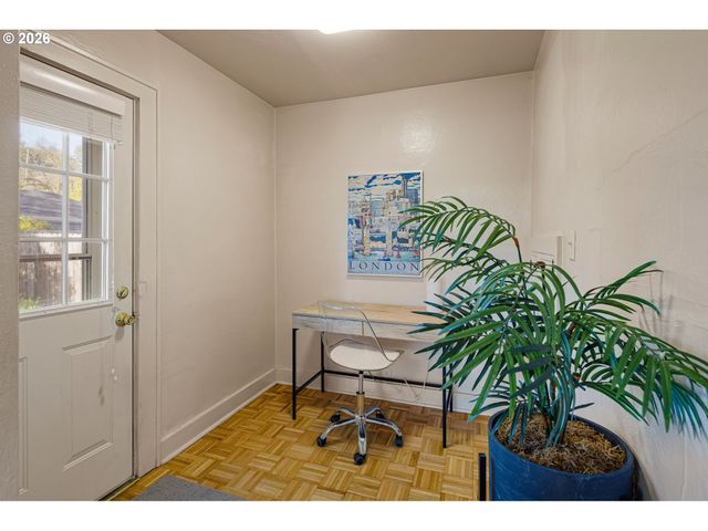 2293 AGATE St, Eugene, OR 97403