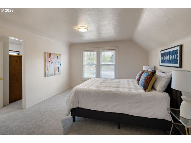 2293 AGATE St, Eugene, OR 97403