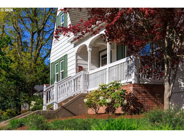 2293 AGATE St, Eugene, OR 97403