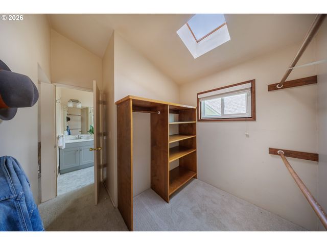 2293 AGATE St, Eugene, OR 97403